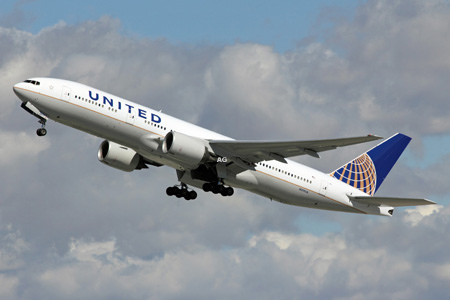 05-united_777_departing_hnl.jpg