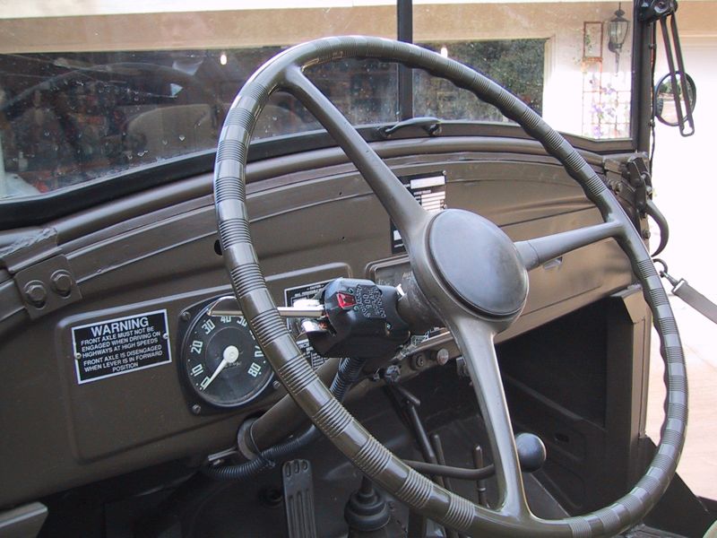 42-Steering wheel and instrument panel